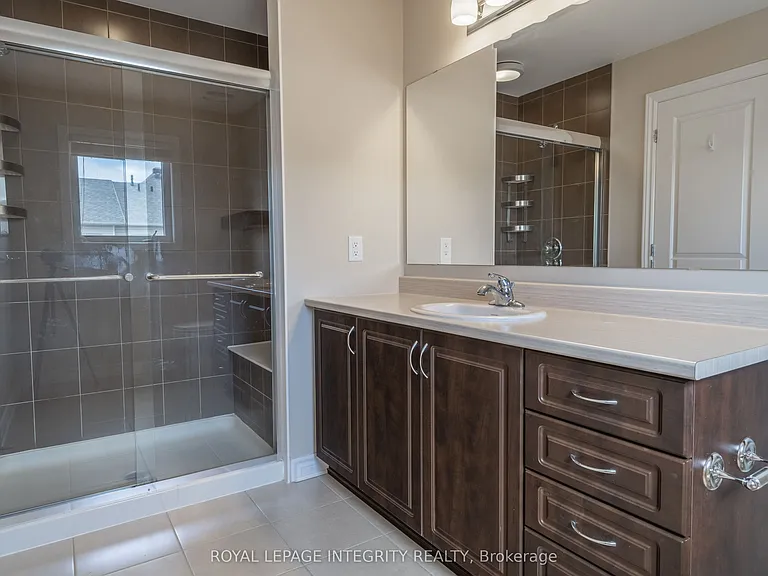 71 Fallengale Cres — Photo 9