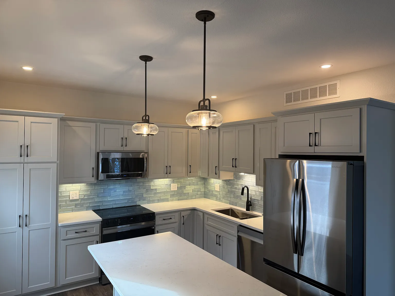 4 bed, 2450 sqft, $1,800 — Photo 1