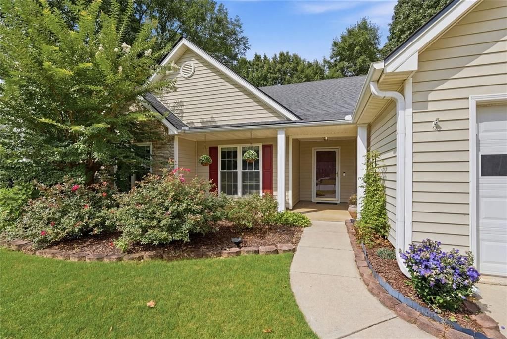 5734 Harthorn Park Pl, Sugar Hill, GA - View 3