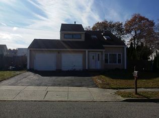 6 Boulder Dr, Barnegat, NJ 08005