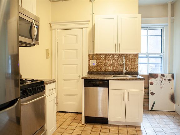 4th image of 74 Phillips St APT 1