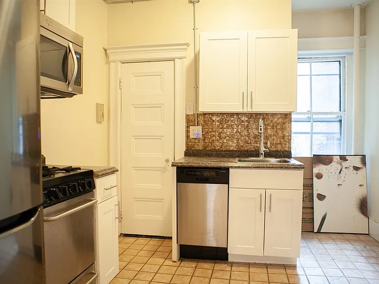 74 Phillips St #1 — Photo 4