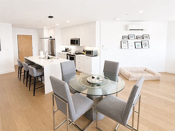 3rd image of 654 E Broadway #302
