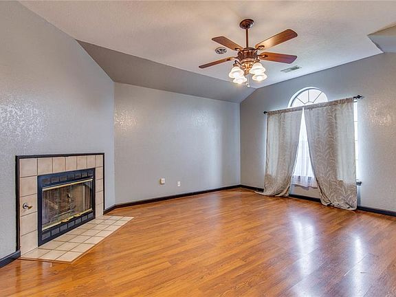 5th image of 738 W Dowden Dr
