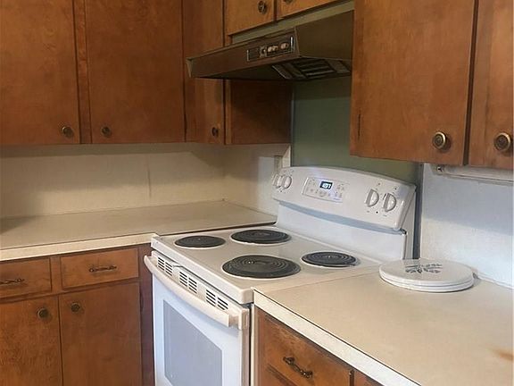 2nd image of 518 Naebers St E