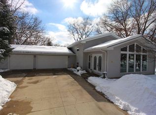 102 Belmont Rd, Saint Paul, MN 55124