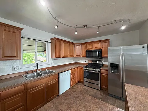 320 Thomas Cir Photo 1