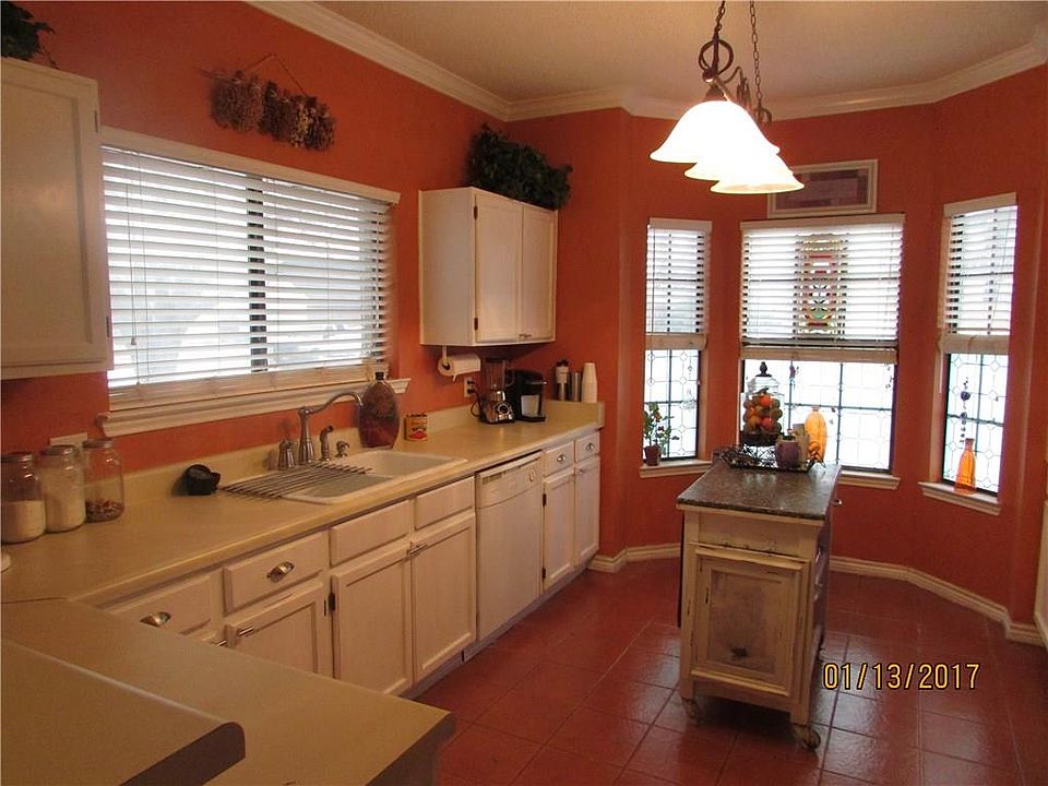 1st image of 811 Headwater Dr