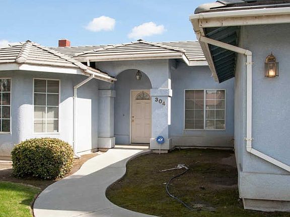 3rd image of 304 S Summit Dr