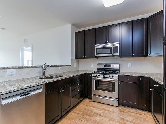 3rd image of 600 S 24th St Unit 311
