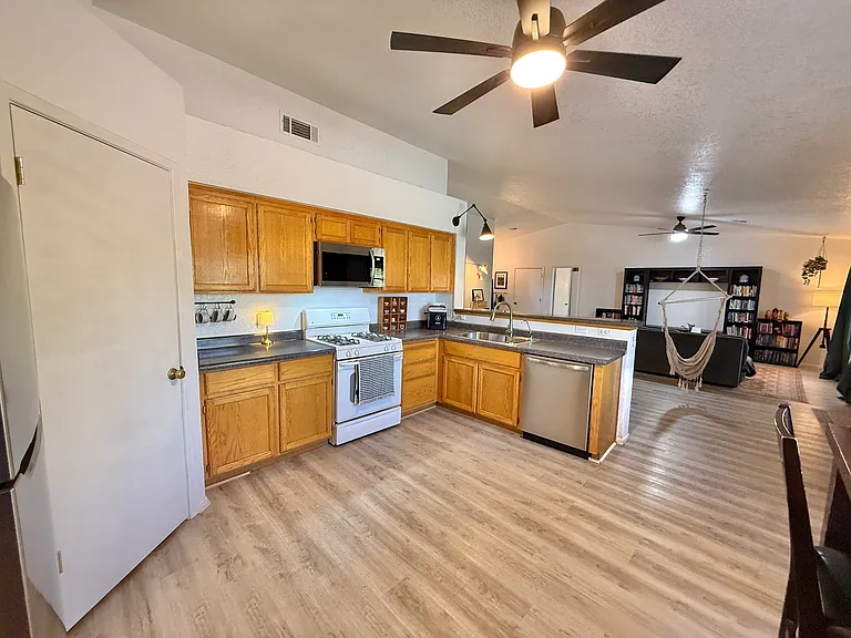 4028 S Sagebrush Ave — Photo 12