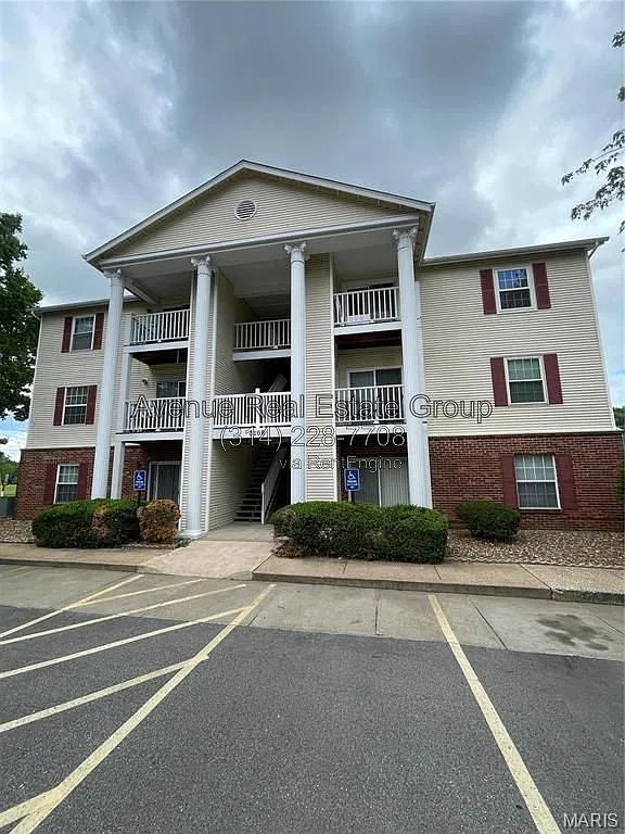 2 bed, 2.0 bath, 804 sqft, $1,300 — Photo 2
