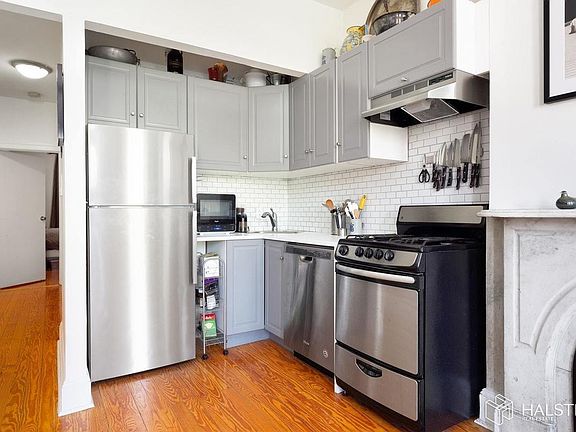 3rd image of 437 Clermont Ave #2