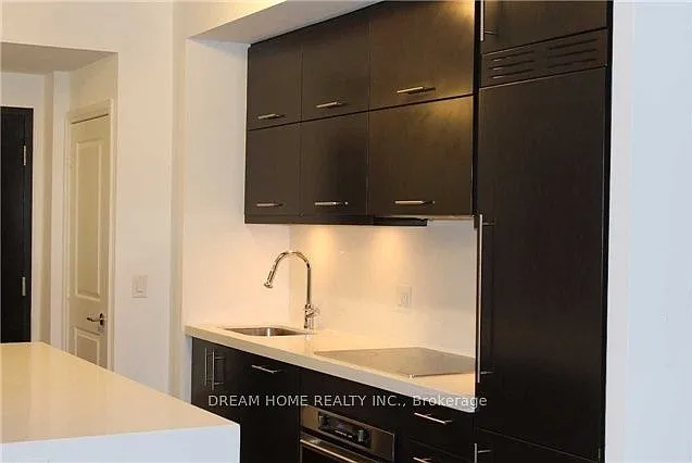 1080 Bay St #1105 — Photo 5