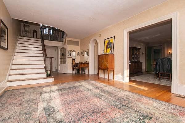 hall to apt entry