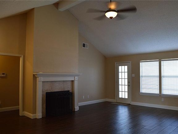 2nd image of 2606 Chesapeake St