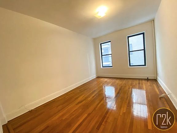 5th image of 29-22 Hoyt Ave S #20