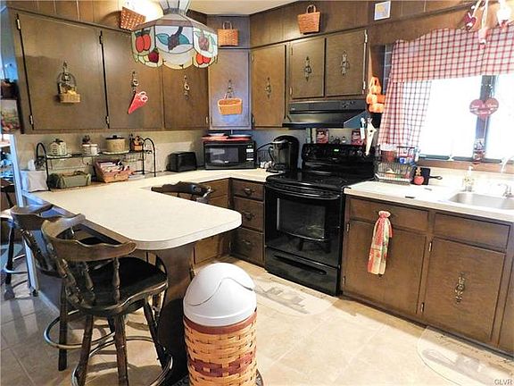 3rd image of 4572 Clover Hill Cir