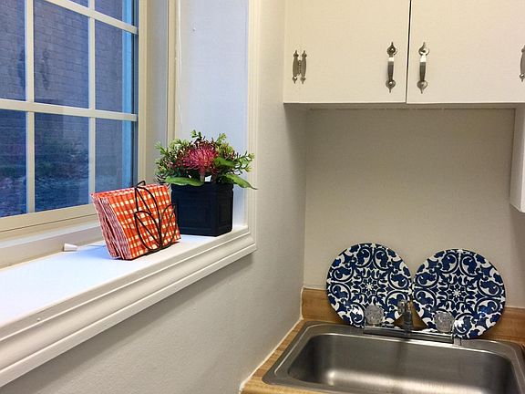 3rd image of 1340 Kenilworth Ave APT 101