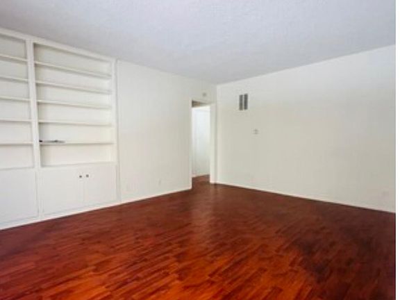 4th image of 3520 Vinton Ave #2