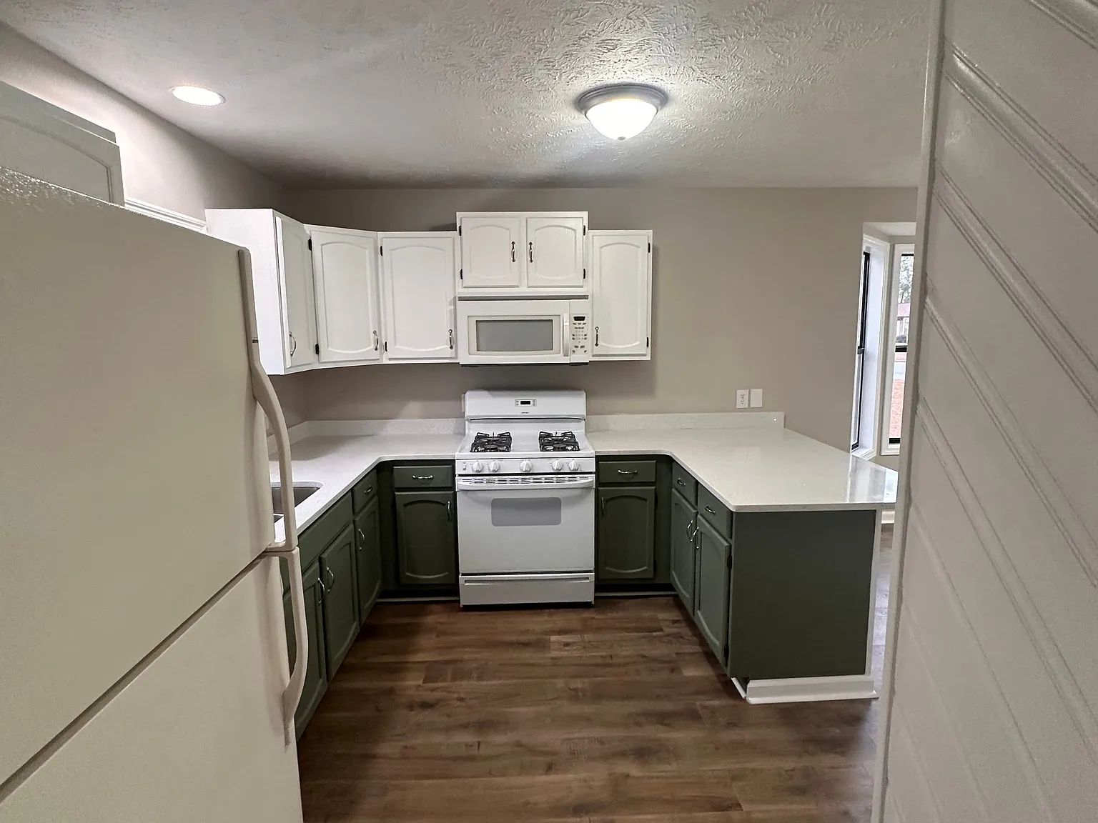 2 bed, 2.0 bath, 1050 sqft, $1,400 — Photo 2