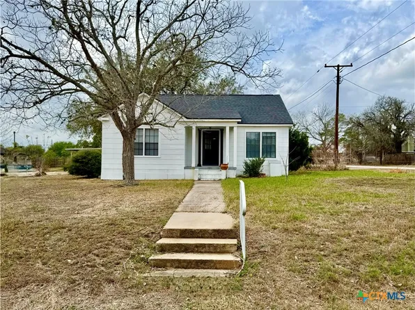 150 N Chilton Ave, Goliad, TX 77963
