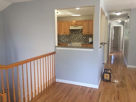 3rd image of 68 Holcomb Ave