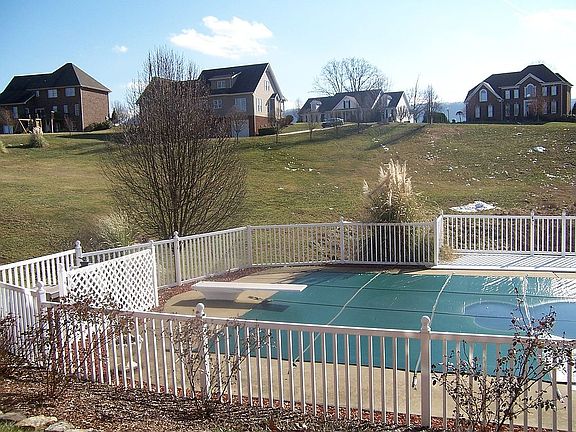 Gorgeous pool area