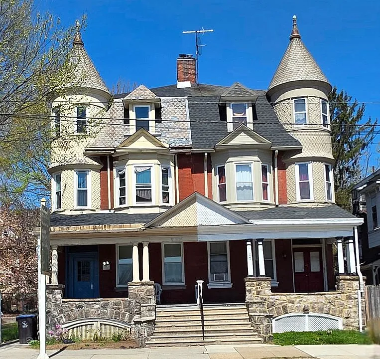 631 Main St