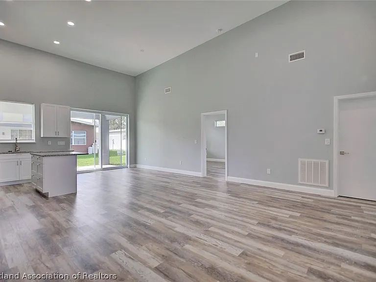 2545 N Odessa Rd — Photo 3