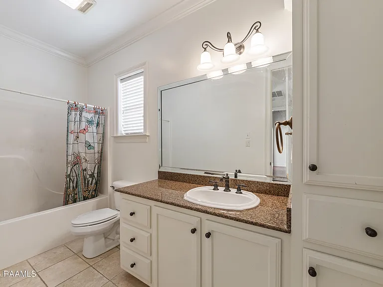100 Shumard Dr — Photo 37