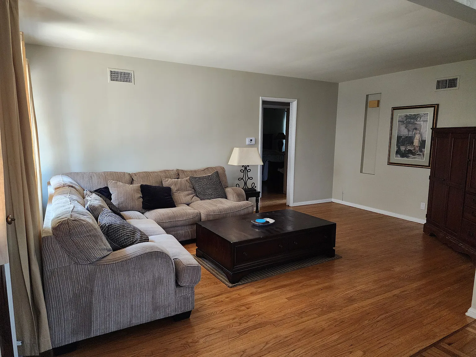 9907 National Blvd — Photo 1