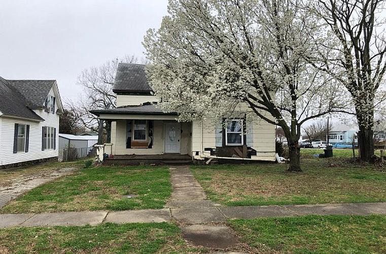 1st image of 906 Galena Ave