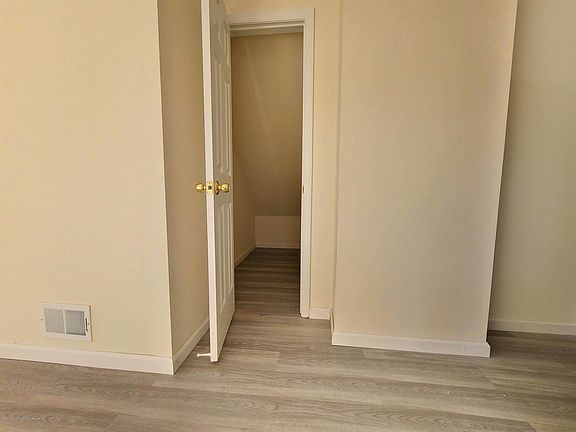 4th image of 261 Wood Ave