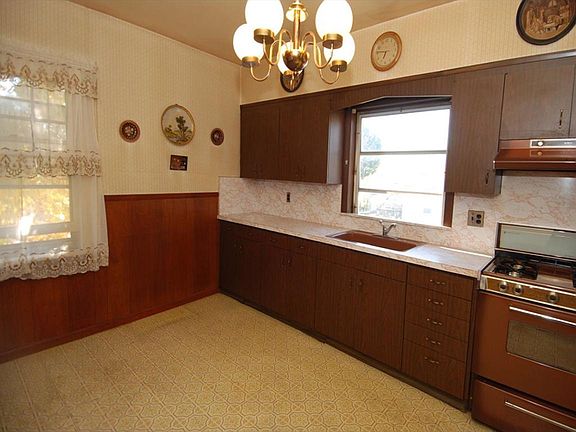 5th image of 250 Grand St Floor 2