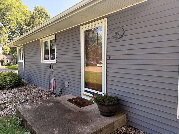 3rd image of 209 Georgia Ave SW