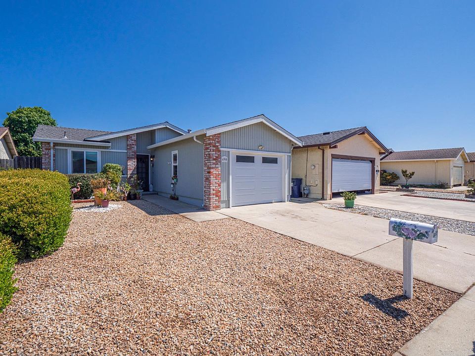 1st image of 490 Cloudview Dr