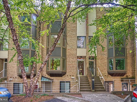 3rd image of 1215 N Nash St #1