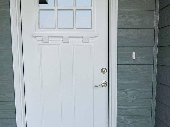 2nd image of 404 S Trillium Way