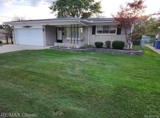 31011 Moceri Cir, Warren, MI 48088