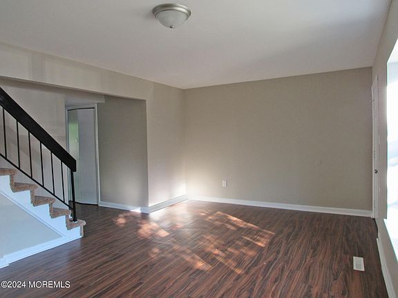 3rd image of 103 Williamsburg Lane