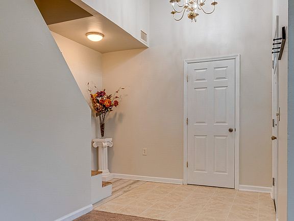 5th image of 1202 Grenoble Dr