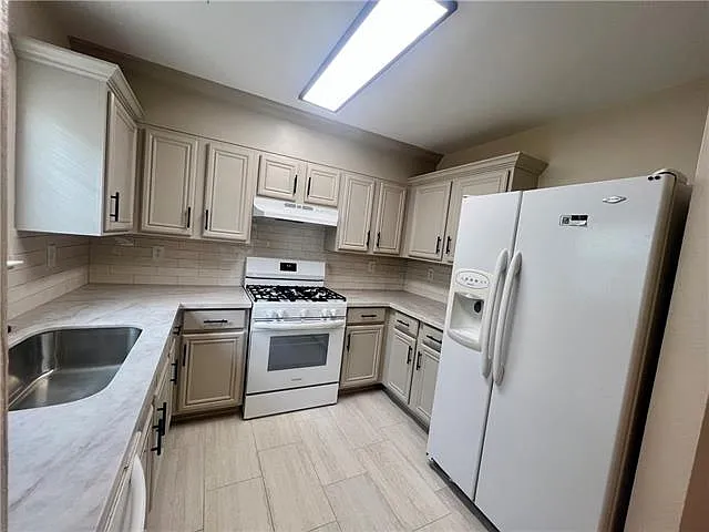 3 bed, 1.0 bath, 1197 sqft, $1,700 — Photo 4