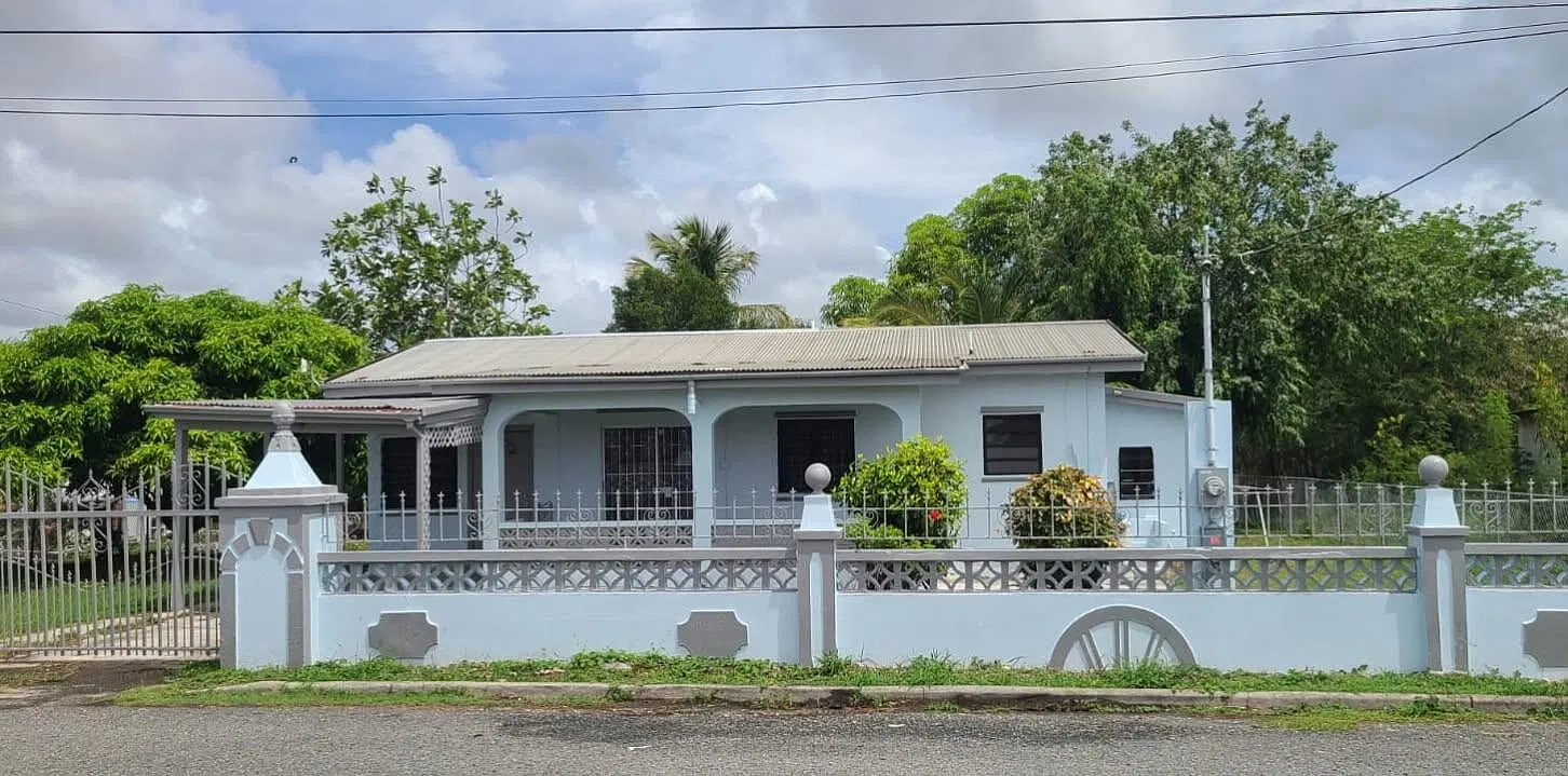4 bed, $1,950 — Photo 1
