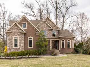 11601 Cedardale Rd, Anchorage, KY 40223