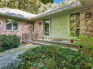 23 Glendale Dr, Oyster Bay, NY 11771