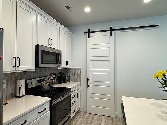 4th image of 1412-220 N St