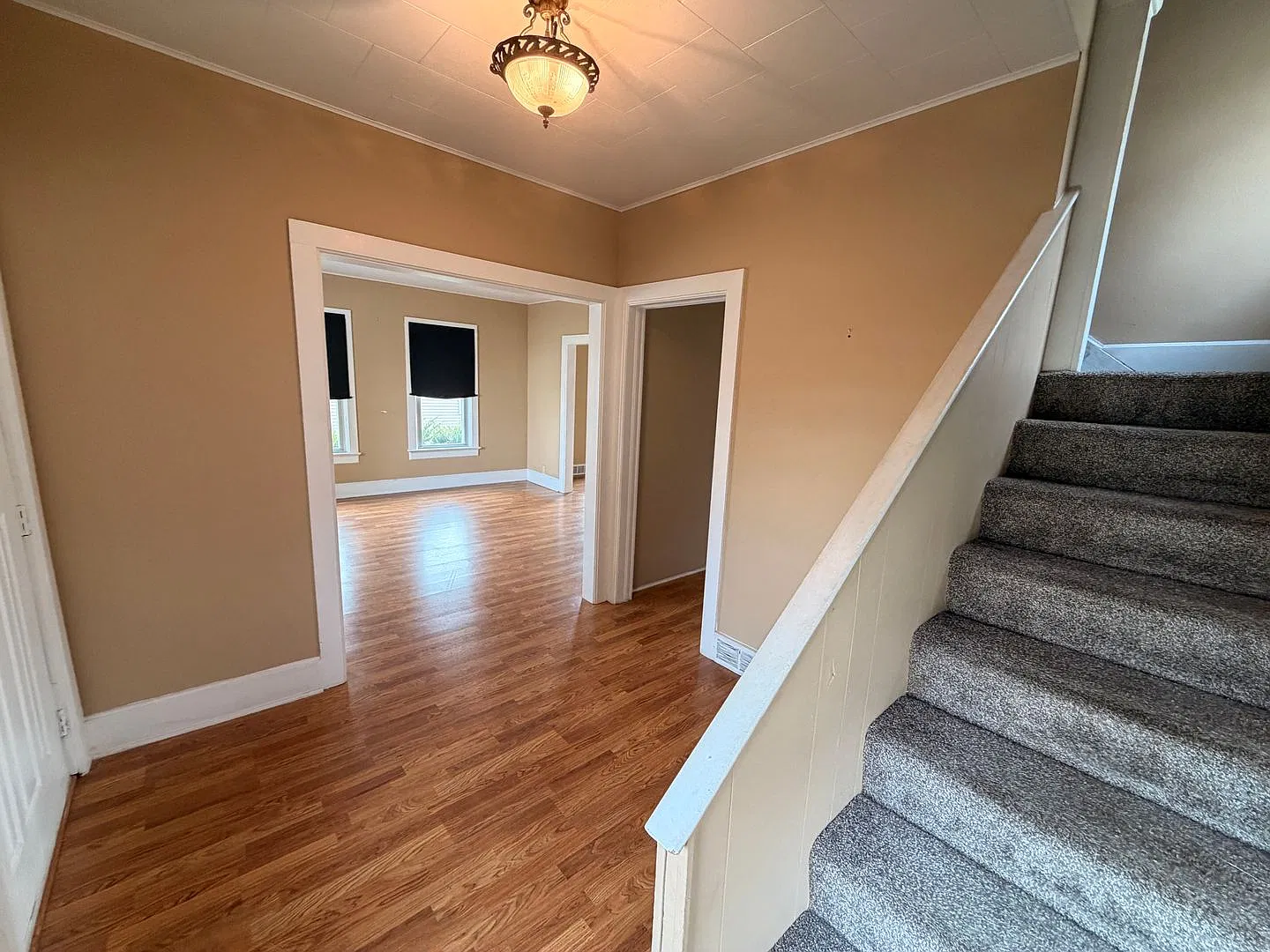 Spacious 3-Bedroom Home with 2-Car Garage & Central Air — Photo 4