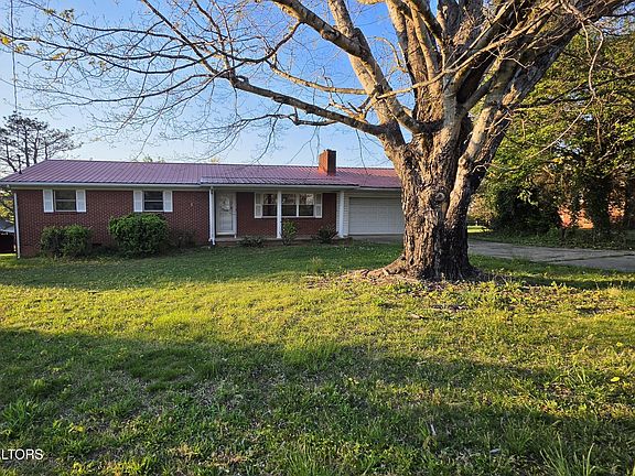 2nd image of 2420 Pinecrest Cir