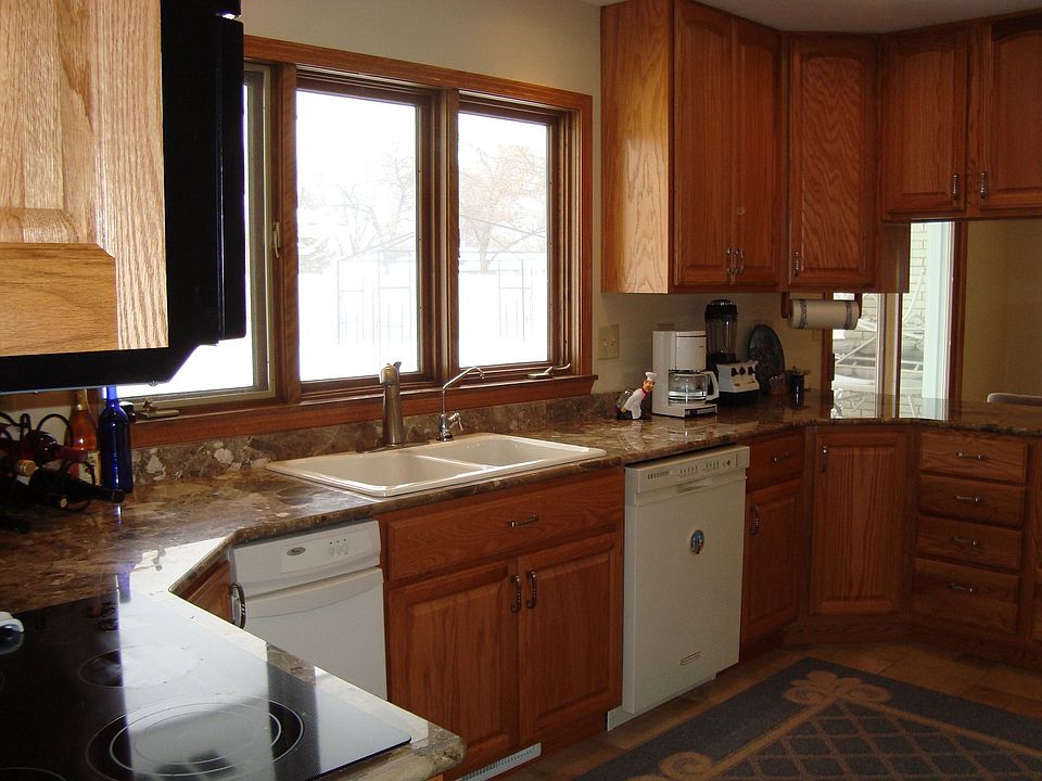 Oak kitchen, heated floors!